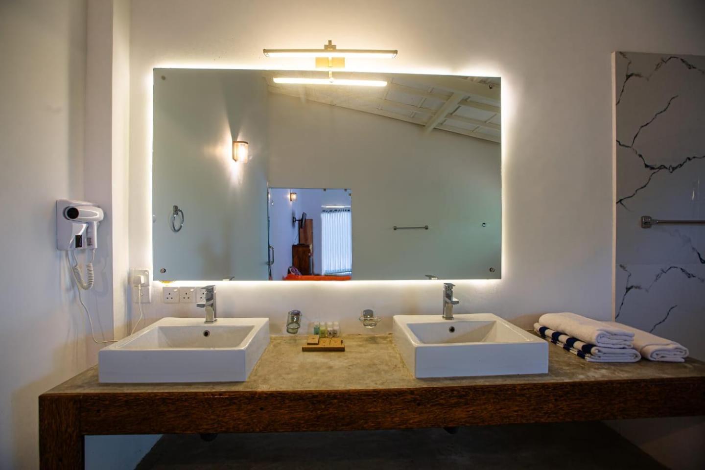 Sri Lanka Beach House Hotel Rathgama Luaran gambar